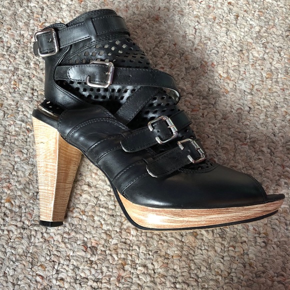 ✨ black leather ankle booties ✨ - Picture 8 of 12